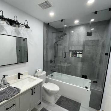 Main en-suite bathroom renovation in Toronto